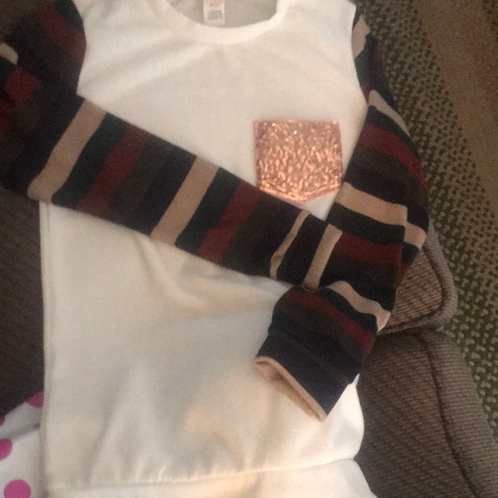 Lightweight sweater NEW w/o tags